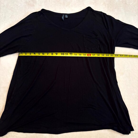 Cynthia Rowley Woman Plus 2X Black V-Neck Pocket Tee - Picture 4 of 4